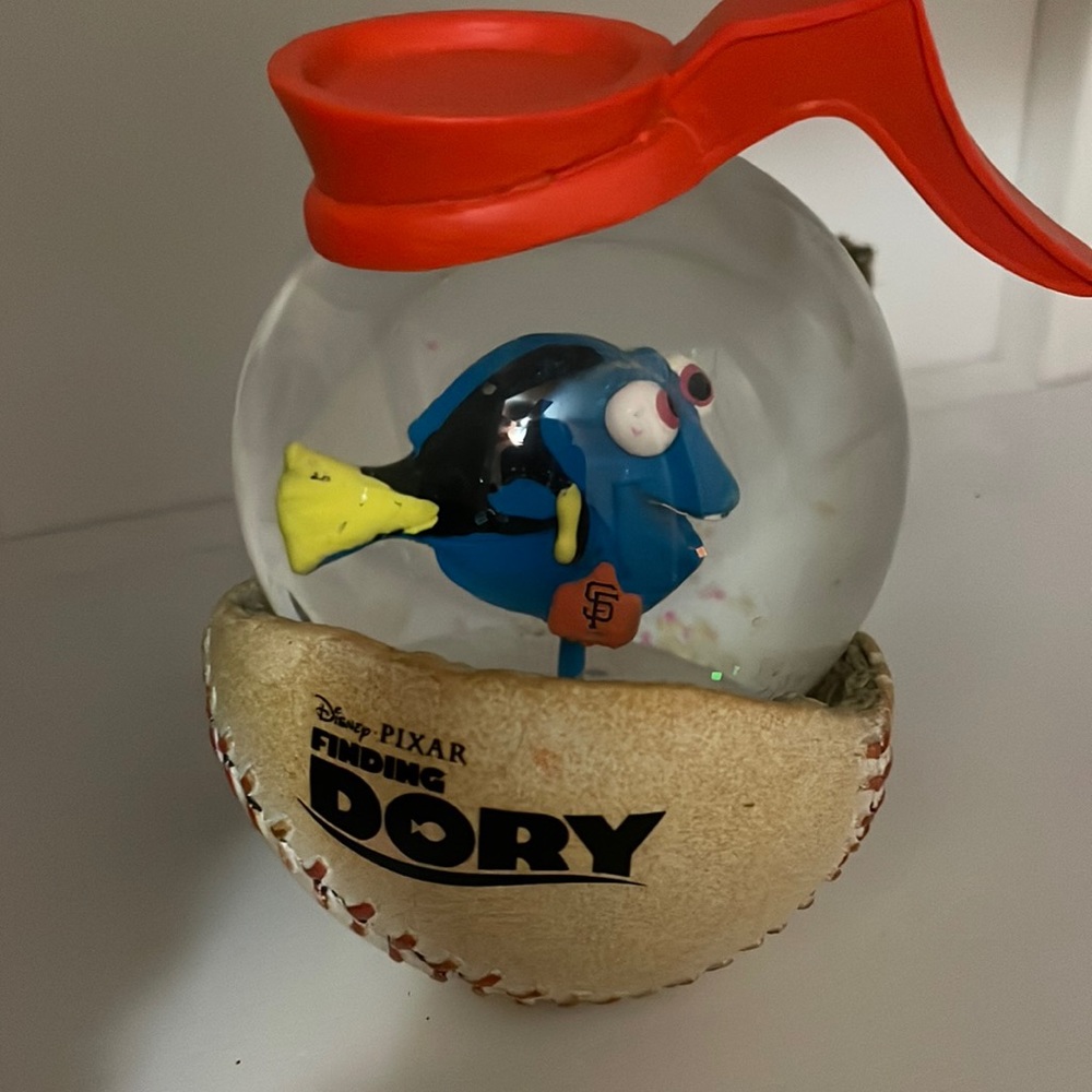 Snow Globe SF Giants Finding Dory SGA 8/21 2016 Pixar Day snowglobe